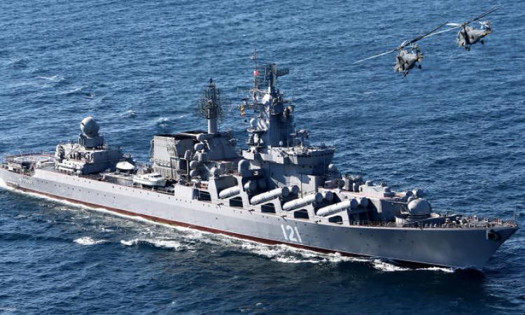 Эсминец США Carney начал наблюдать за крейсером "Москва"