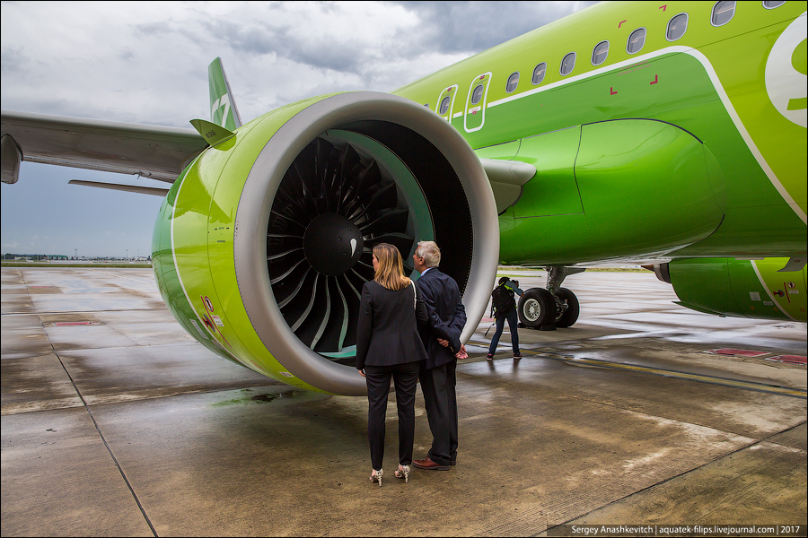 Самолет нео. Airbus a320 Neo s7. А 320 Нео двигатель s7. S7 самолеты Airbus a320neo. Самолёт Аэробус а320 Нео s7.