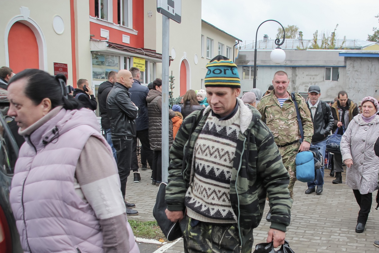 В Ржеве мобилизованных граждан провожали под музыку и аплодисменты