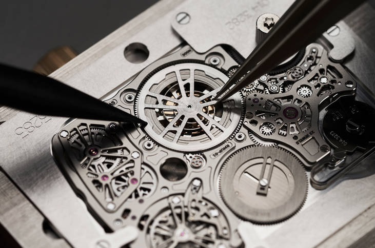 Созданы самые тонкие механические наручные часы в мире