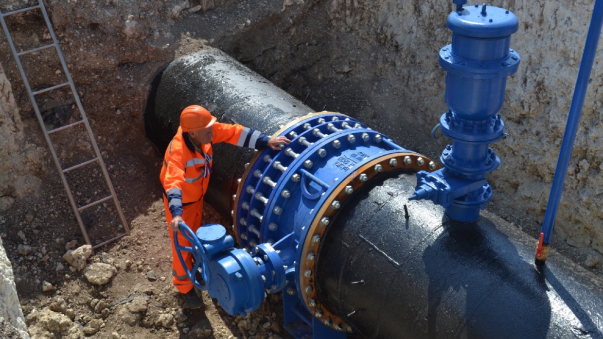 Жители Керчи уже 20 дней сидят без воды после мощного потопа