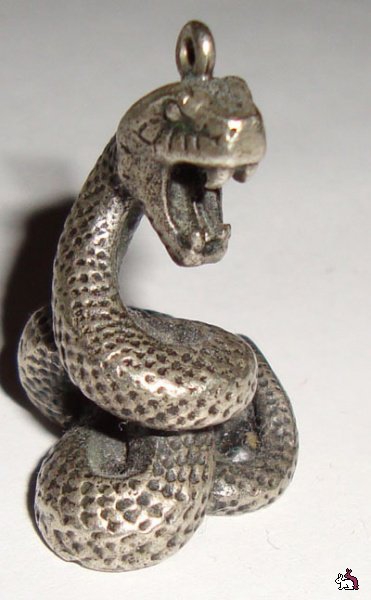 Пригреть змею