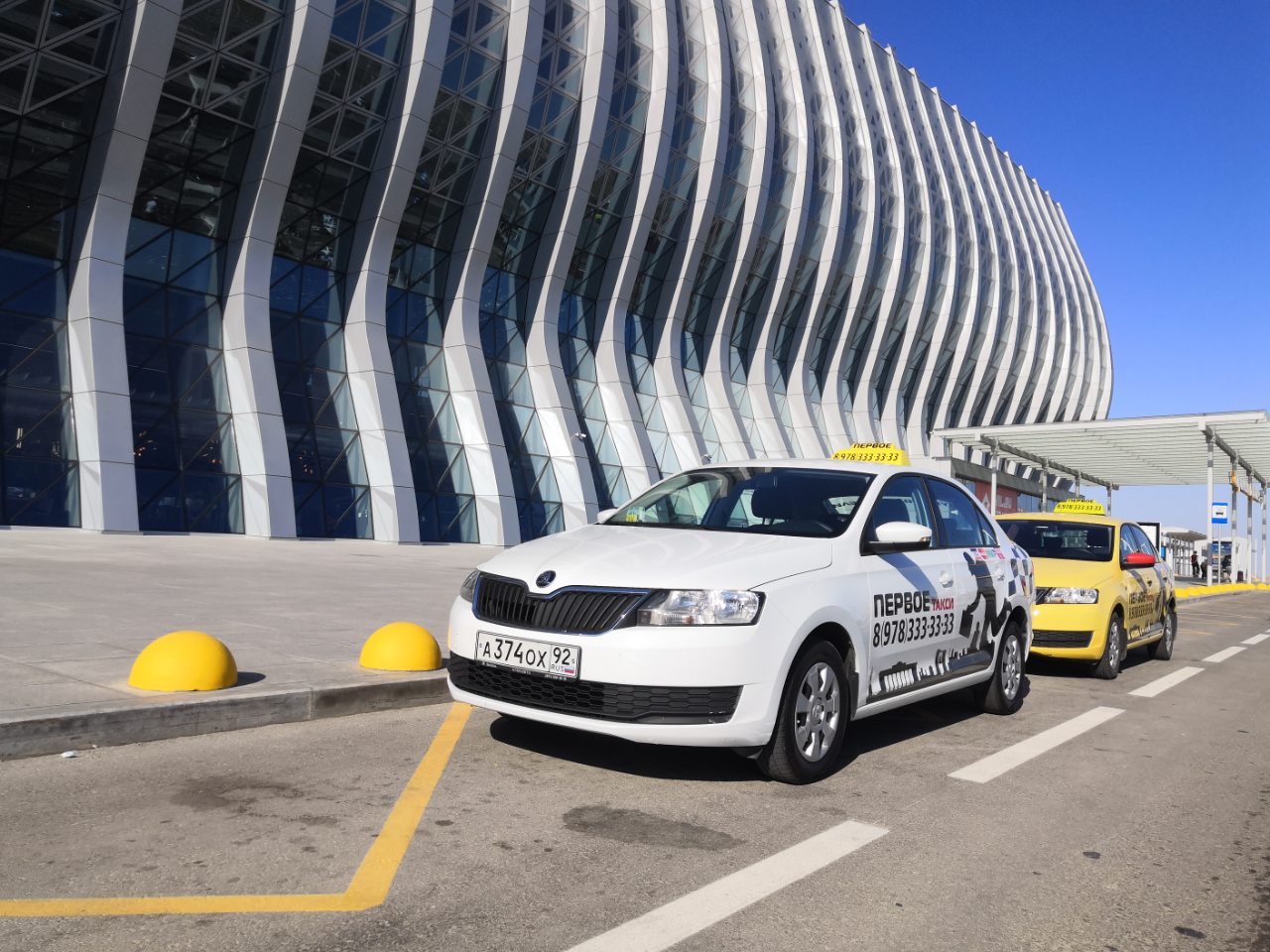 Первое такси. Taxi аэропорт Симферополь. Такси Крым аэропорт Симферополь. Симферопольского аэропорта такси. Трансфер Крым аэропорт.