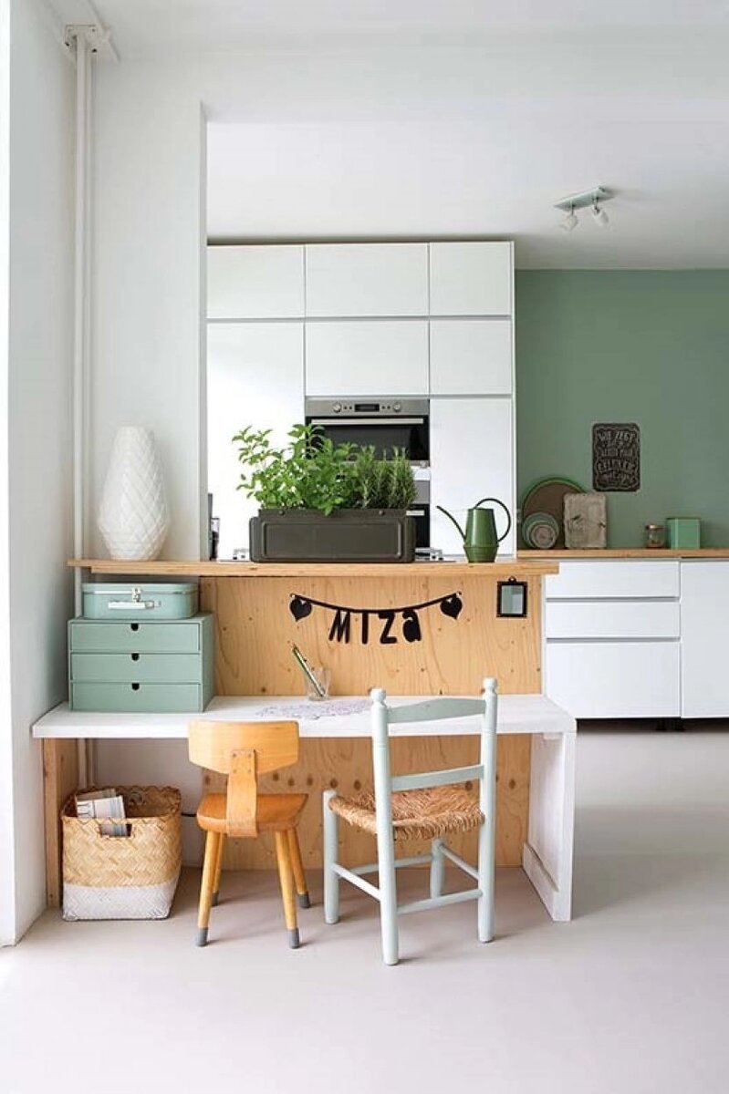 Интерьер дома в цвете шалфей: скандинавский стиль в свежей бело-зеленной гамме когда, очень, краской, комнаты, отдали, ванной, террасе, интерьеров, можно, здесь, поэтому, большим, работы, старые, кухне, спальне, зелени, может, много, мебель