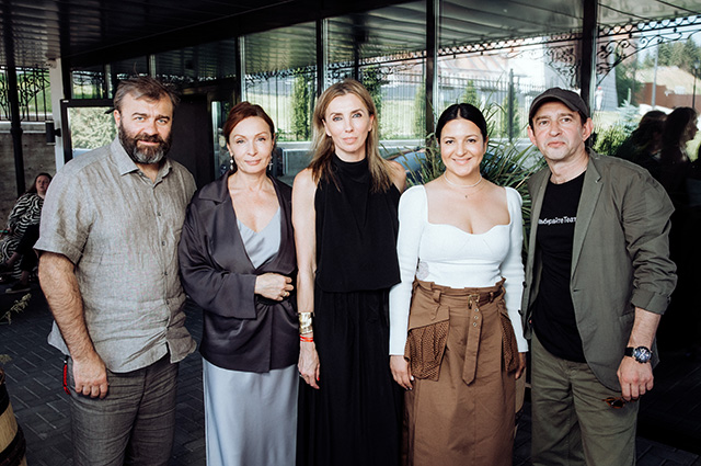 Dress Code. В Нижнем Новгороде прошел светский завтрак. Среди гостей — Светлана Бондарчук, Равшана Куркова, Константин Хабенский