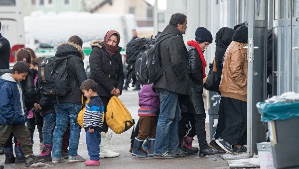 Беженцы в очереди на регистрацию в Пассау, Германия. 16 января 2016. Архивное фото