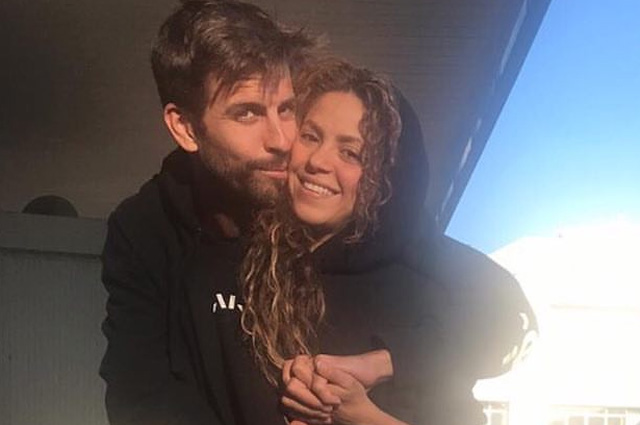 Романтика на обочине: Шакира и Жерар Пике сделали селфи на автомойке