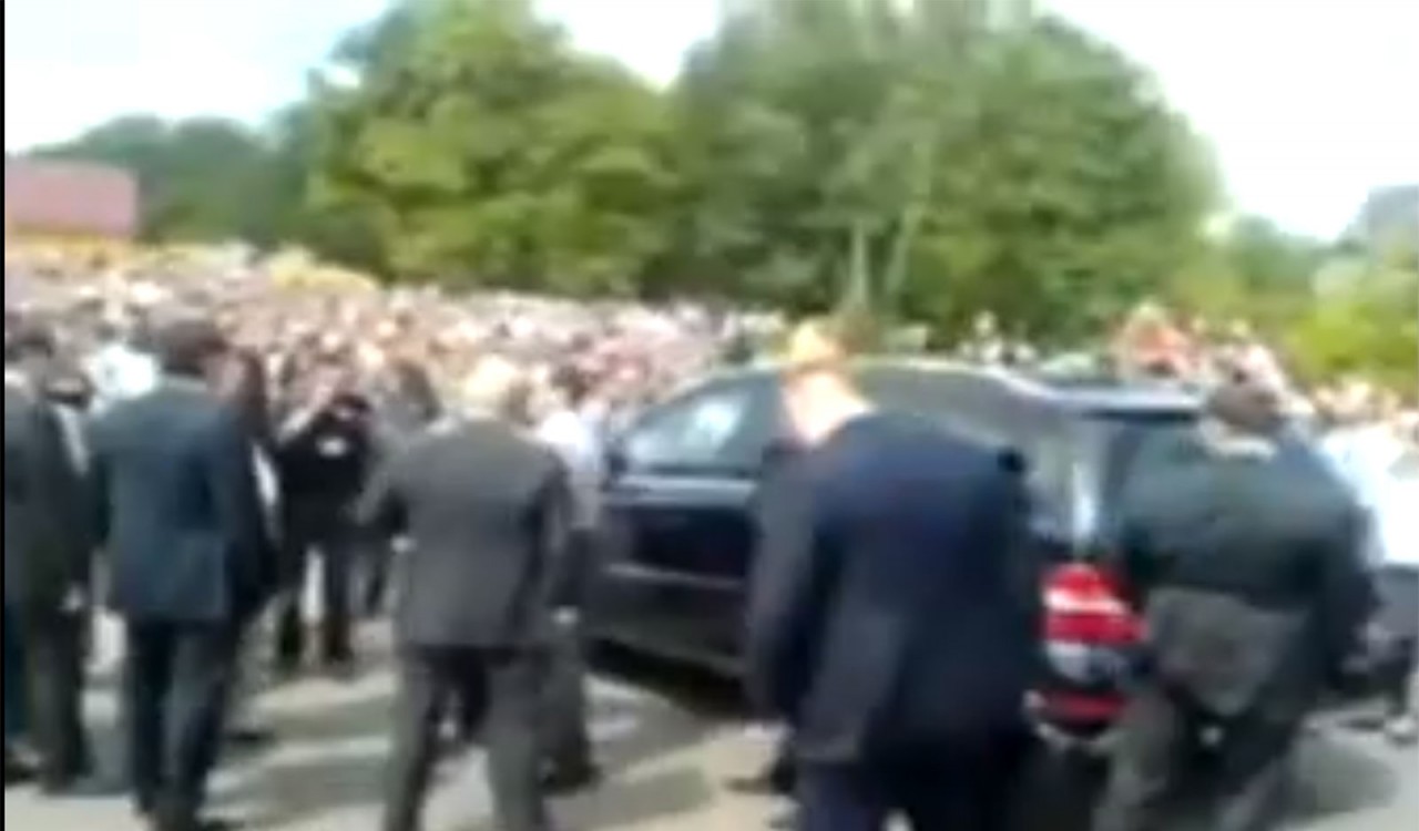 Любимые машины Дмитрия Медведева: от комбайна до Ауруса Любимые машины Дмитрия Медведева: от комбайна до Ауруса автомобили