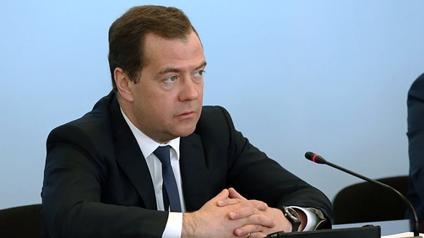 Медведев подписал поручения по итогам послания Путина Федеральному собранию