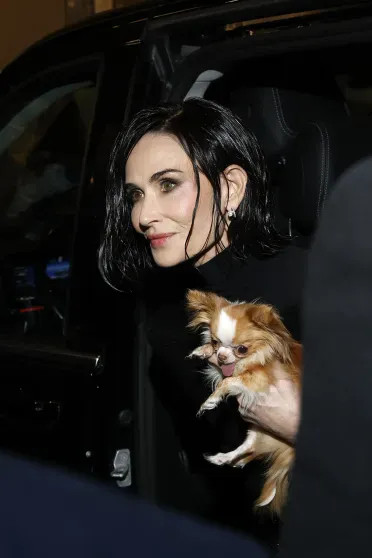 Деми Мур, Эмили Ратаковски, Кейт Мосс и девушка Марка Эйдельштейна (в микроюбке) посетили вечеринку Gucci Эннинфул, Милане, Эмили, показы, супермодель, Арина, Ратаковски, Соболенко, Gucci, после, КоэнЭдвард, пиджак, ГерциговаАлессандро, 33летняя, ГерциговаЕва, ГвасалияЕва, ВинтурДемна, МоссАнна, МоссЭдвард, КоэнНадя