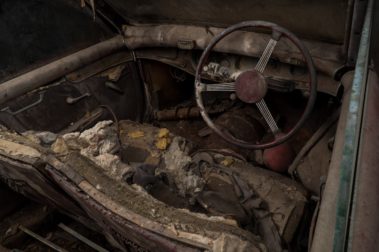 На заброшенной подземной парковке Нью-Йорка найдено три раритетных авто