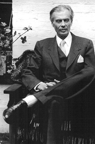 Олдос Хаксли (Aldous Huxley), 1894-1963   В своем романе «Дивный новый мир» (1932) Хаксли предсказал возникновение некоторых аспектов генной инженерии - детей из пробирок, развитие клонирования.