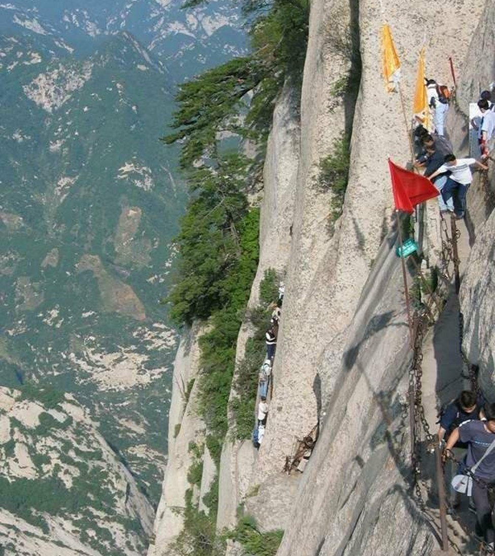 Тропа смерти (Huashan Mountain). Слабонервным лучше даже не смотреть. Тропа смерти (Huashan Mountain). Слабонервным лучше даже не смотреть.