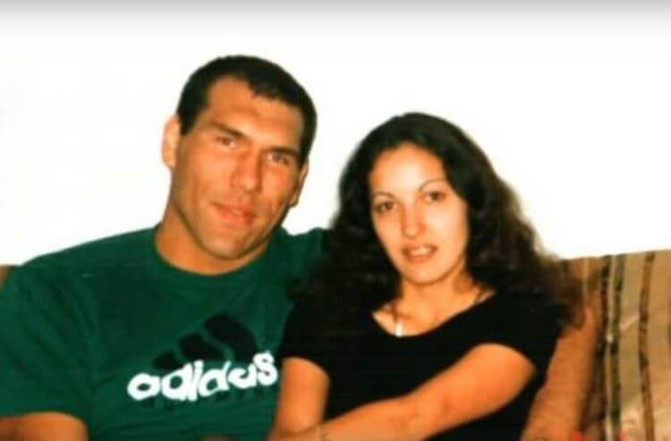 valuev-pokazal-svoyu-suprugu-takaya-miniatyurnaya_003