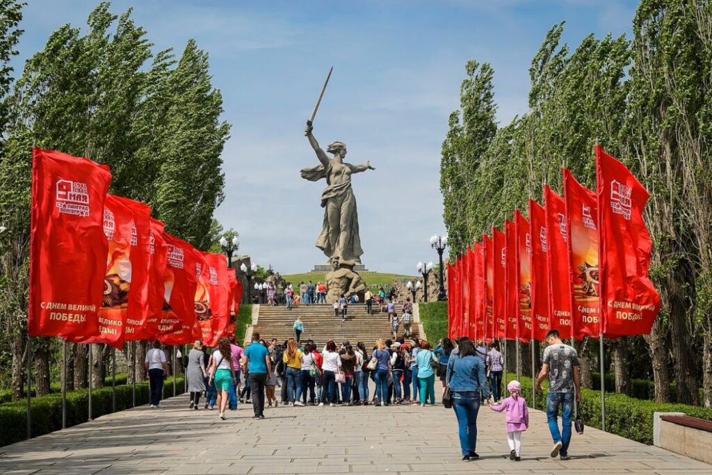 Путин согласился подумать над возвращением Волгограду названия Сталинград