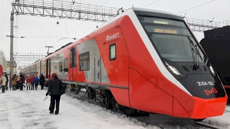 Когда-то мы совместно с Германией выпускали поезда «Ласточки». Но после известных событий двухгодичной давности речи о сотрудничестве идти уже не могло.-2
