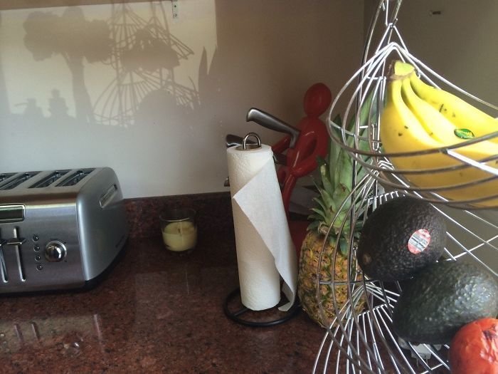 Фотография: 30 фото забавных теней, которые похожи на что-то другое №12 - BigPicture.ru