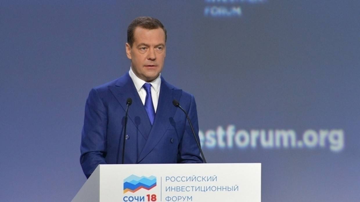 Медведев: Россия рассматривает возможность одобрения иностранных вакцин от COVID-19 Политика