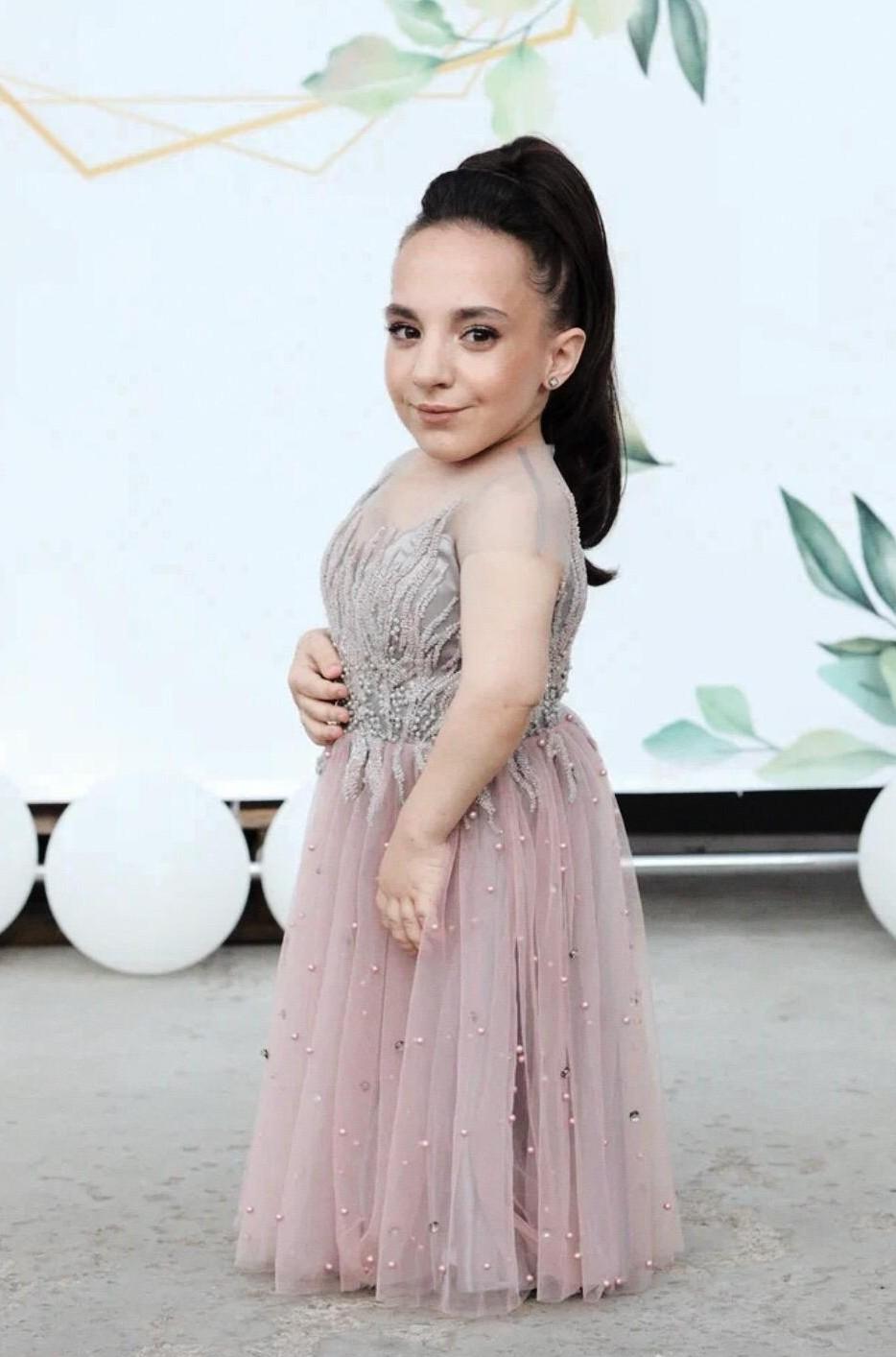 Поступила в вуз, но лишилась дома: как сейчас живет самая маленькая девочка России Полина, Скорик, окончила, школу, Полине, девочка, школы, маленькой, семье, менеджмента, актрисой, стороны, время, приходилось, России, роста, девочке, сразу, приходится, пришлось