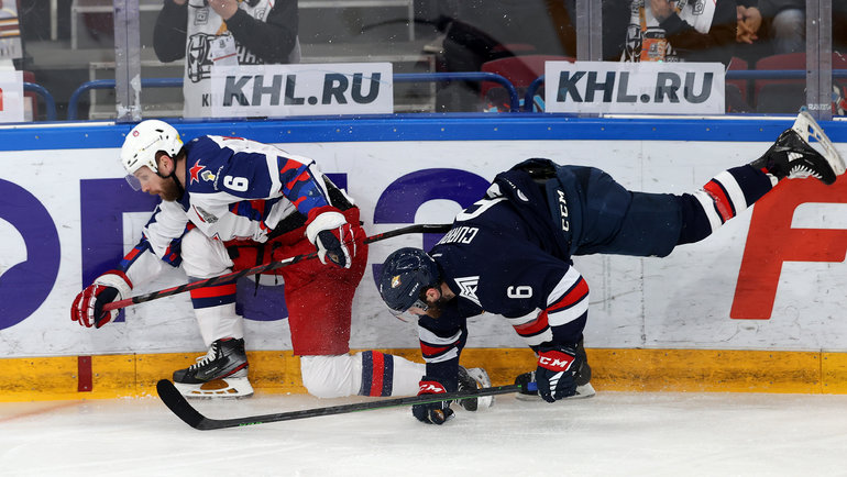 Армейцы убегают от своих преследователей