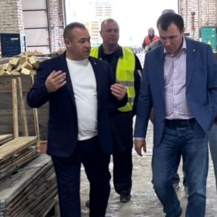 Денис Пестриков посетил стратегическое предприятие Пром-Экопак в Кировской области 