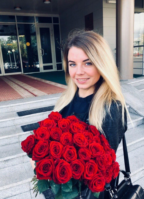 Форма им к лицу: семь самых очаровательных девушек в погонах Форма им к лицу: семь самых очаровательных девушек в погонах