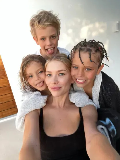 Елена Перминова показала архивные фото с дочерью от миллиардера в честь её 12-летия Перминова, дочерьюЕлена, рождения, братом, Елена, дочери, Елены, очень, Александр, после, Лебедев, который, Ариша, дочерьюАринаЕлена, растёт, детьмиЕлена, родила, Тарасом, миллиардеромМои, бойфрендом