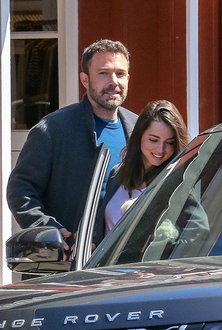 После отпуска на Кубе и Коста-Рике: Бен Аффлек и Ана де Армас на улицах Лос-Анджелеса После отпуска на Кубе и Коста-Рике: Бен Аффлек и Ана де Армас на улицах Лос-Анджелеса Звезды,Звездные пары