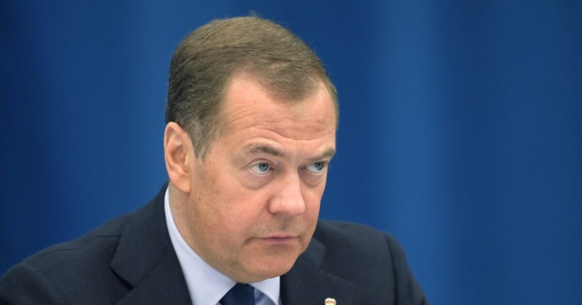 Медведев: Россия может потребовать от Финляндии выплату репараций