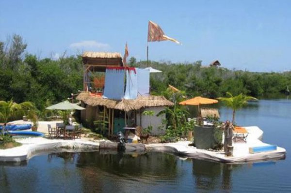 Искусственный остров из пластиковых бутылок Искусственный остров из пластиковых бутылок сделай сам