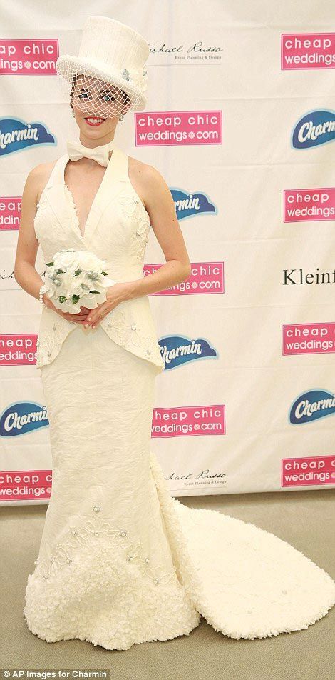 Дизайнеры соревнуются в создании потрясающих свадебных платьев из… туалетной бумаги