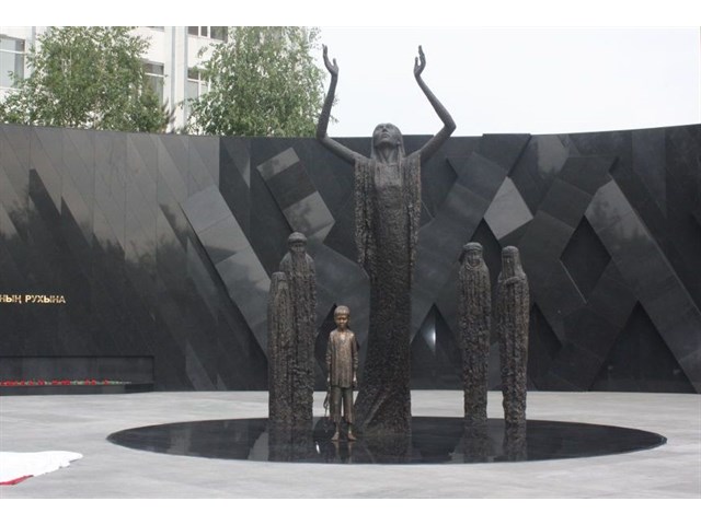 Американскими нитками по украинским лекалам. Как Казахстан «шьет» свою историю «голодомора» Американскими нитками по украинским лекалам. Как Казахстан «шьет» свою историю «голодомора» геополитика