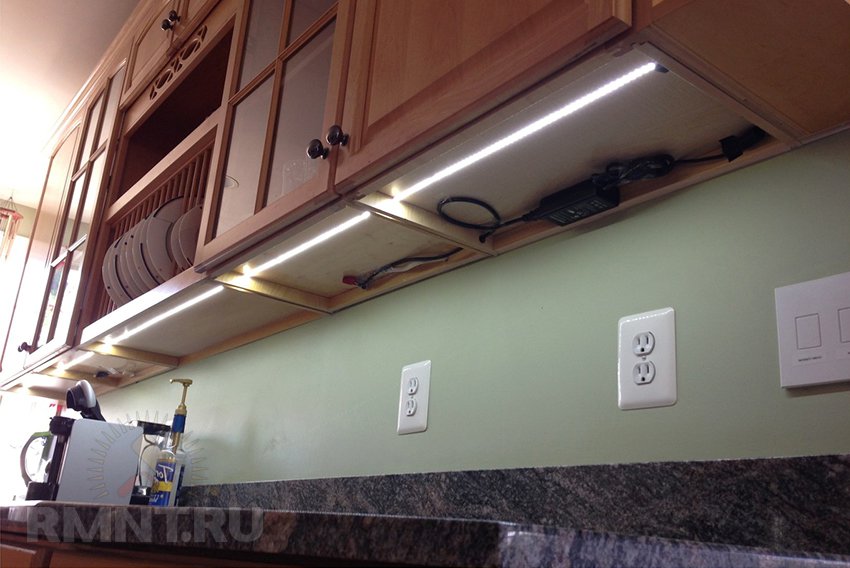монтаж подсветки на кухне под шкафами