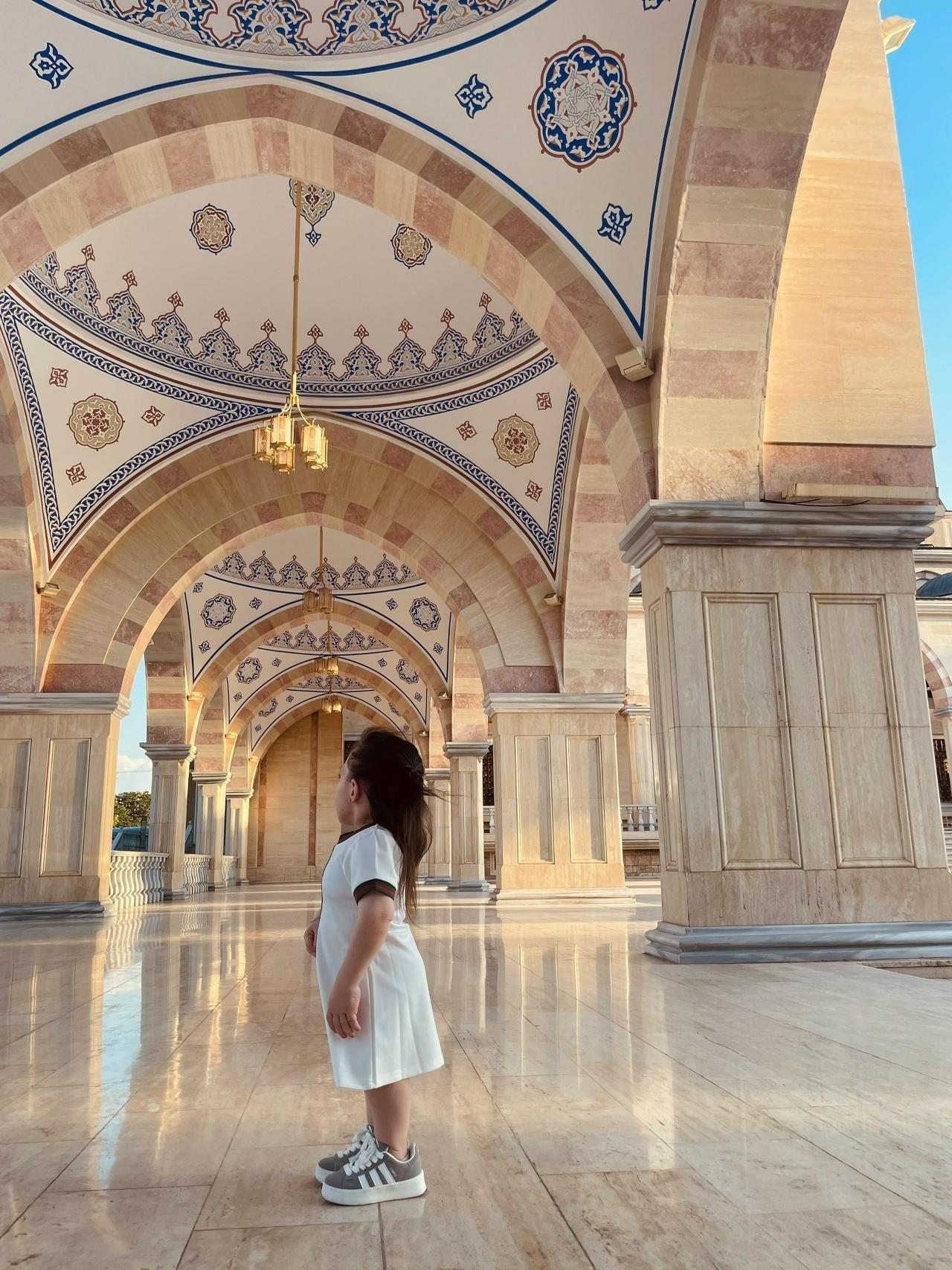 Поступила в вуз, но лишилась дома: как сейчас живет самая маленькая девочка России Полина, Скорик, окончила, школу, Полине, девочка, школы, маленькой, семье, менеджмента, актрисой, стороны, время, приходилось, России, роста, девочке, сразу, приходится, пришлось