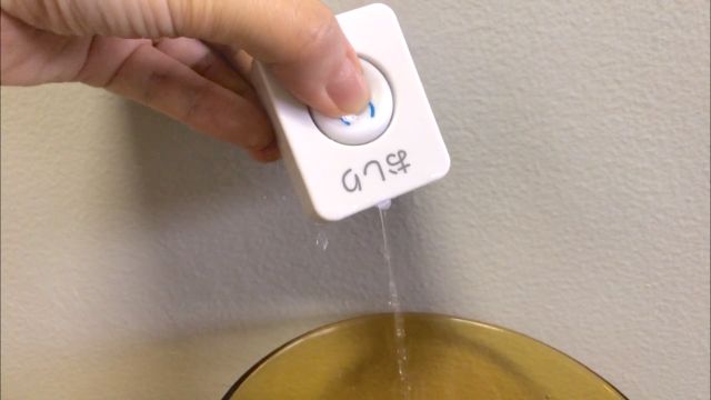 Японцы таскают с собой карманные биде, чтобы подмываться где и когда угодно Японцы таскают с собой карманные биде, чтобы подмываться где и когда угодно