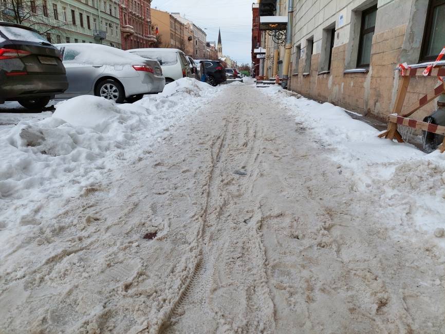«Ничего не изменится»: петербуржцы не верят в решение проблемы уборки снега