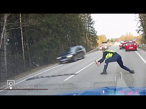 Картинки по запросу Politsei peatas põgeneva auto siiliga | Police stopped the fled car using spike strip