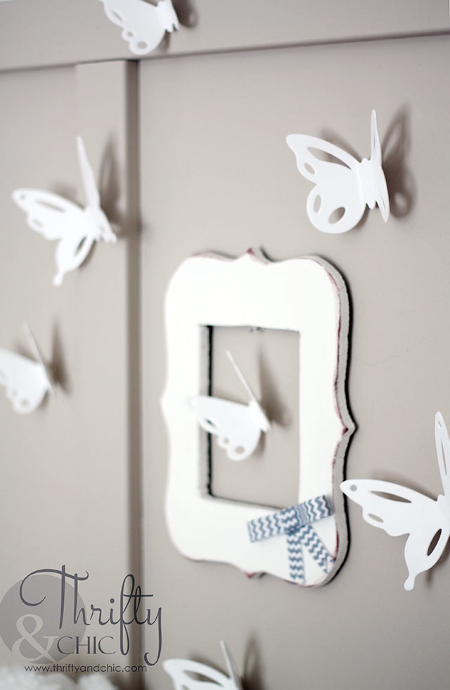 интерьер с бабочками на стене фото