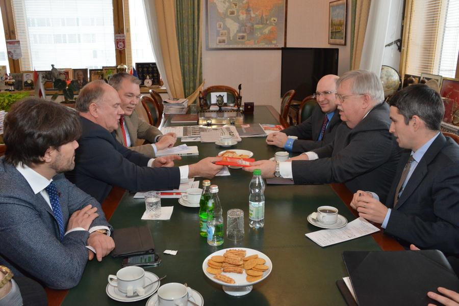 Зюганов и посол сша