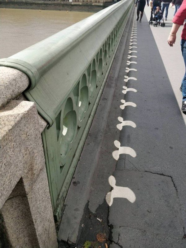 Фотография: 30 фото забавных теней, которые похожи на что-то другое №31 - BigPicture.ru