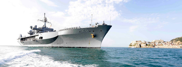 Командный корабль USS "Mount Whitney" ВМС США (главный участник учений) 