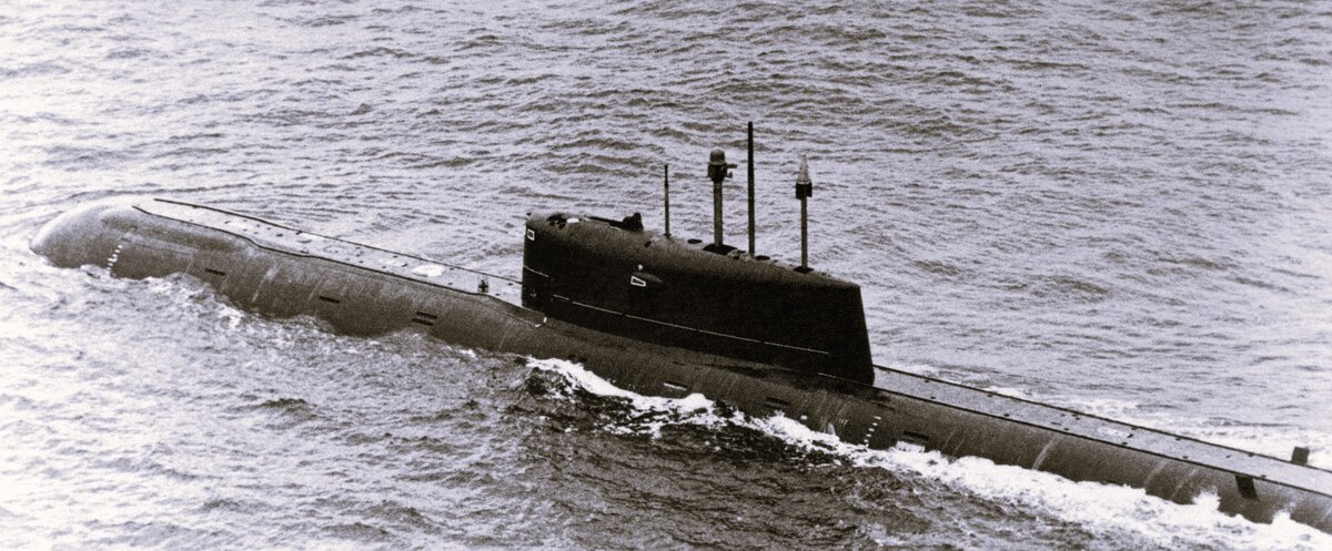 В 1960-х годах в Советском Союзе появились амбициозные планы по созданию уникальной подводной лодки, предназначенной для погружения на тысячи метров.-3