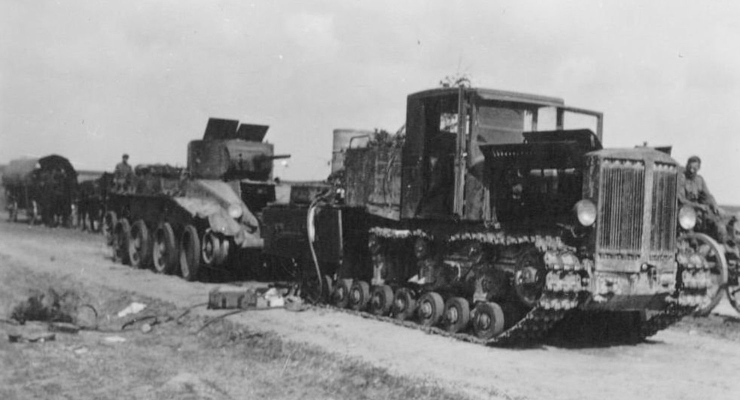 «Коминтерн» — экспериментальный тягач-автобус-танк