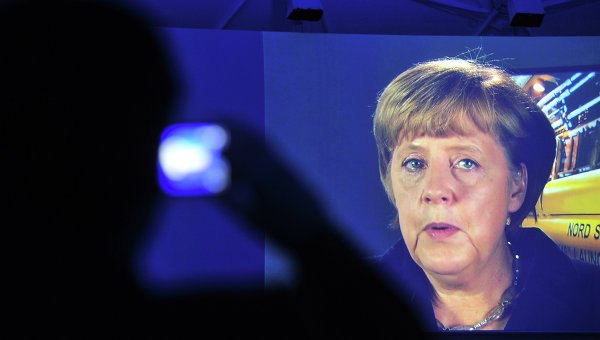 Канцлер Германии Ангела Меркель во время телемоста. Архивное фото