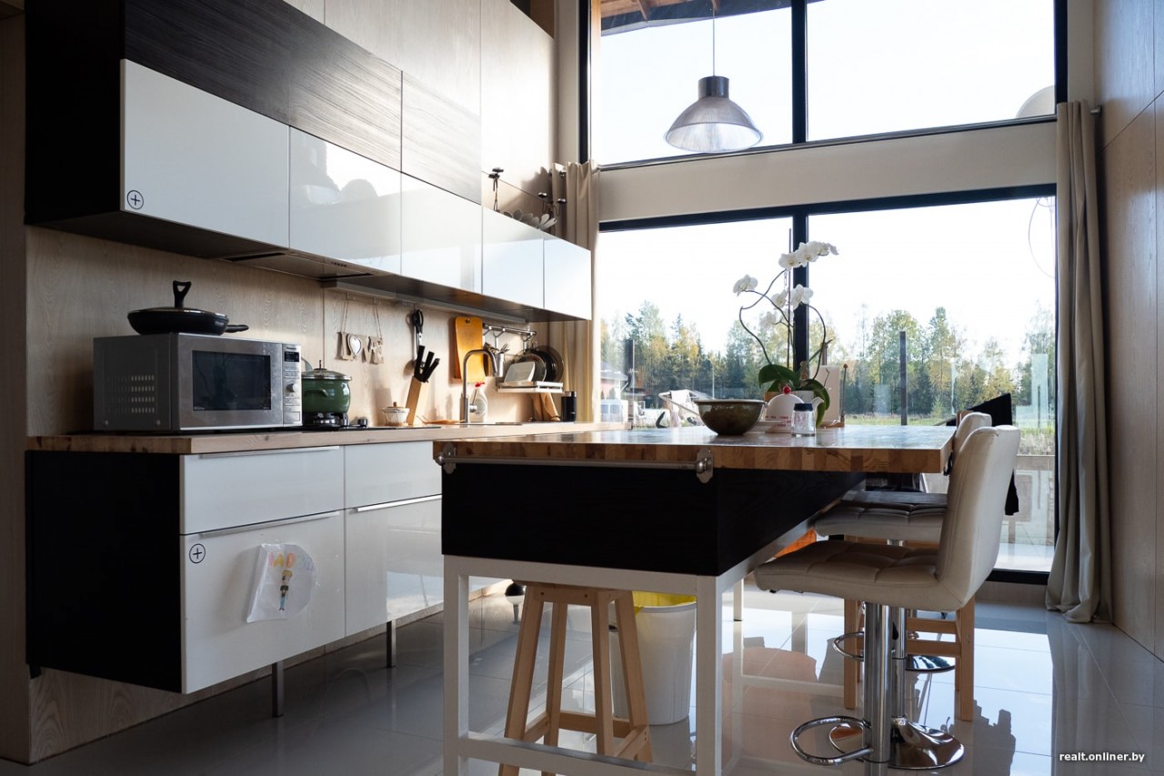 Помните семью из микродома на 16 «квадратах»? Посмотрите, какой удивительный коттедж она построила Помните семью из микродома на 16 «квадратах»? Посмотрите, какой удивительный коттедж она построила архитектура