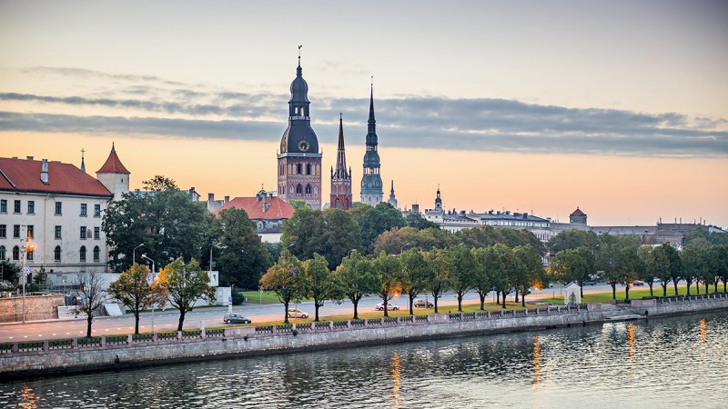 Латвия пошла за Россией и внесла правки в свою Конституцию