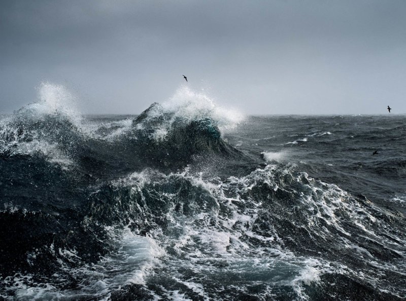 Неспокойное море алеутские острова, аляска, кори арнольд, рыбалка, фотография