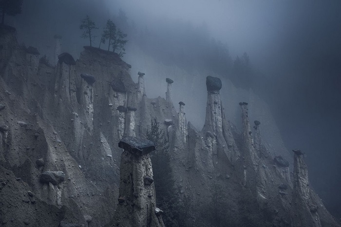 Земные пирамиды в Южном Тироле, Италия. Автор фотографии: Марко Грасси (Marco Grassi). Земные пирамиды в Южном Тироле, Италия. Автор фотографии: Марко Грасси (Marco Grassi).