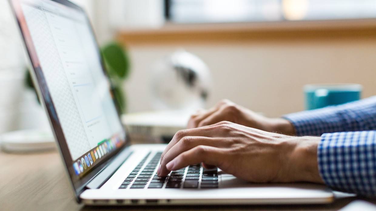 Юрист Недзвецкий посоветовал проверять компанию при покупках в интернете