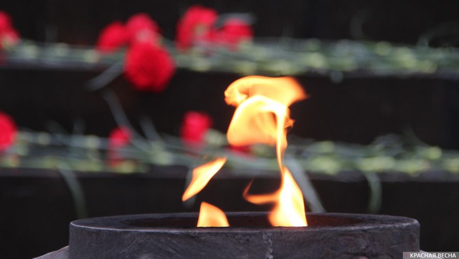 Под Демянском с почестями захоронили останки 13 красноармейцев